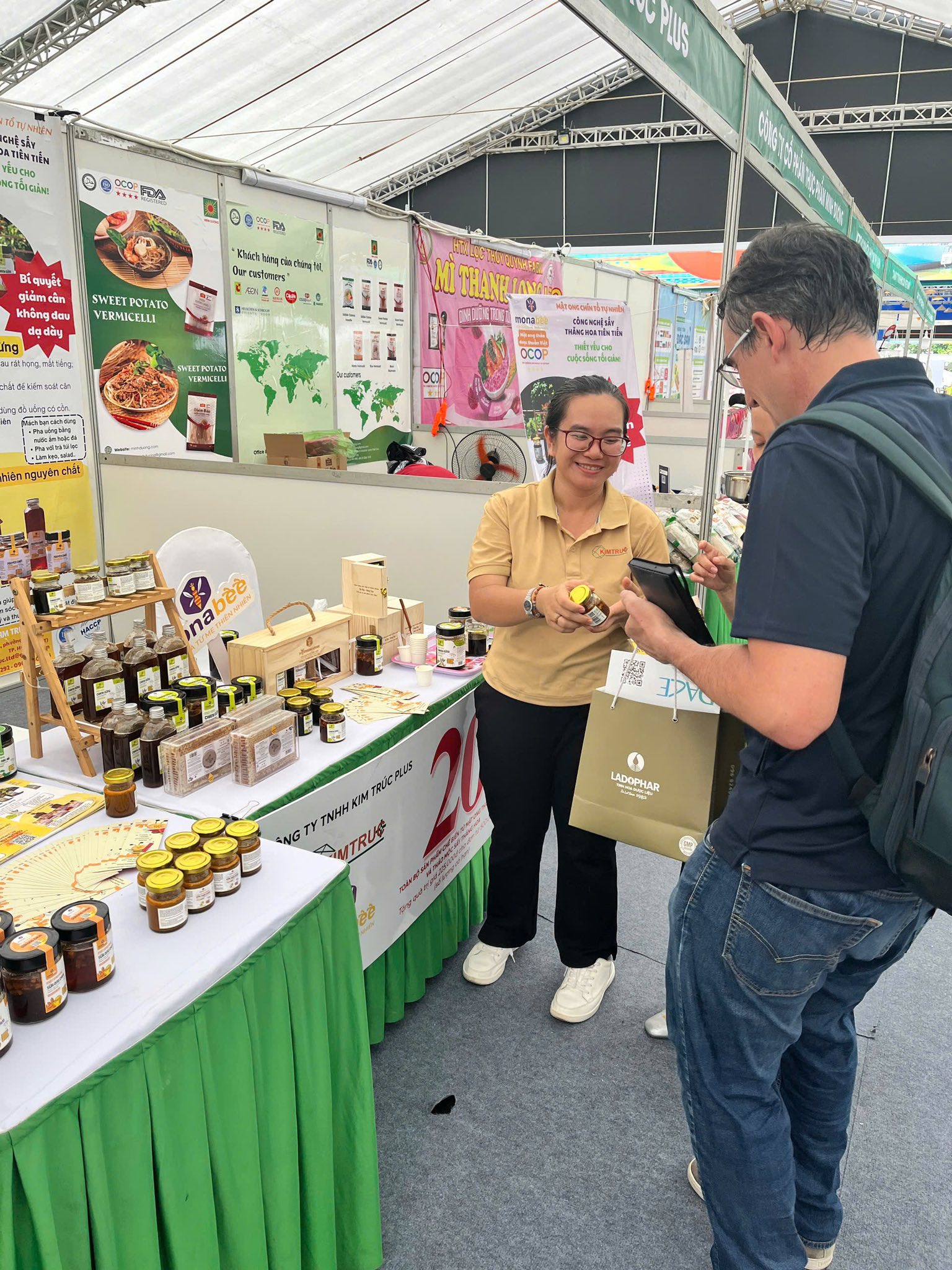 Monabee thu hút khách hàng quốc tế